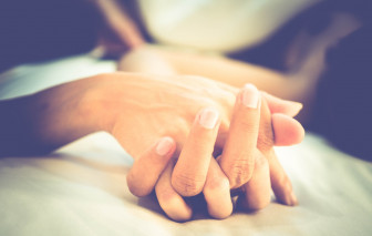 Chuyện ấy nên hùng hục hay từ tốn?