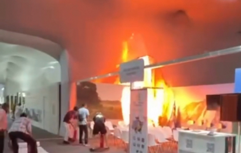 Cháy dữ dội tại Hội nghị COP30, hàng ngàn đại biểu sơ tán