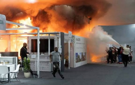 Cháy dữ dội tại Hội nghị COP30, hàng ngàn đại biểu sơ tán