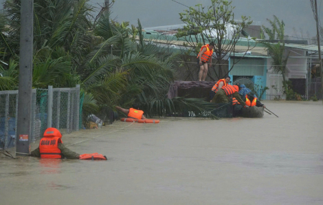 Mưa lũ ở Khánh Hoà khiến 15 người chết, thiệt hại gần 800 tỉ đồng