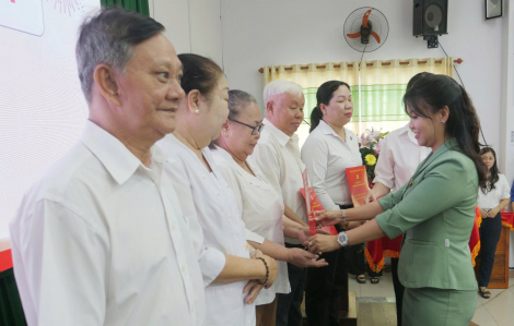 Phường Minh Phụng trang bị máy tính bảng cho 69 chi bộ