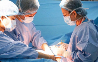 Mổ khẩn cứu sống hai mẹ con thai phụ trong gang tấc