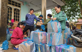 Người dân vùng rốn lũ xứ Huế gửi chút ân tình đến đồng bào Nam Trung Bộ