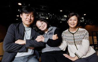 Nữ diễn viên mắc hội chứng down toả sáng trên sân khấu