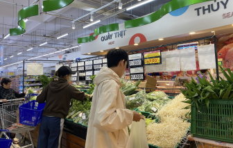 Xuyên đêm nhập hàng tiếp ứng cho các siêu thị miền Trung