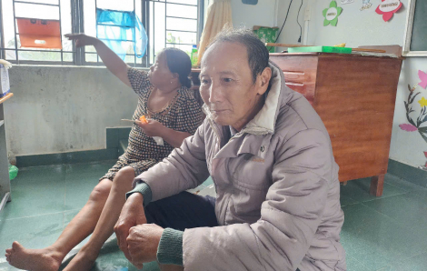 Sợi dây điện giữa dòng lũ cứu sống đôi vợ chồng