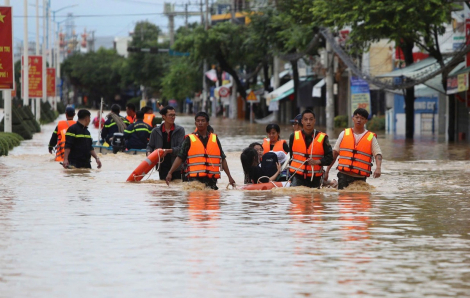 Người dân Khánh Hòa chạy đua với lũ và những giây phút cận kề sinh tử