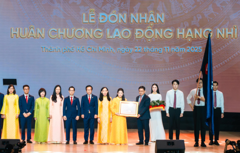 Trường đại học Văn Lang nhận Huân chương Lao động hạng nhì