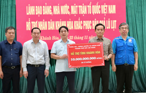 TPHCM trao 50 tỉ đồng hỗ trợ tỉnh Khánh Hòa