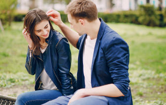 Làm sao để vượt qua nỗi trống vắng vì người yêu luôn bận?