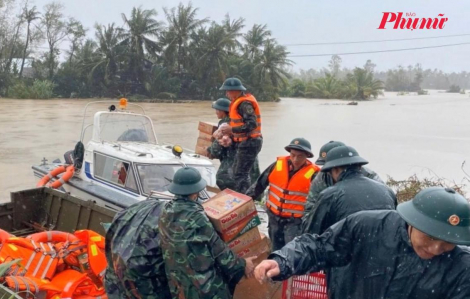 Ấm lòng hàng cứu trợ quốc tế được gửi đến vùng lũ Gia Lai, Đắk Lắk sau mưa lũ nghiêm trọng
