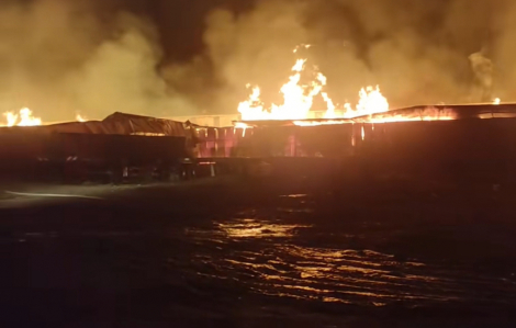 Cháy lớn tại công ty sản xuất nội thất ở TPHCM