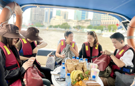 Theo chân du khách quốc tế ngược sông Sài Gòn