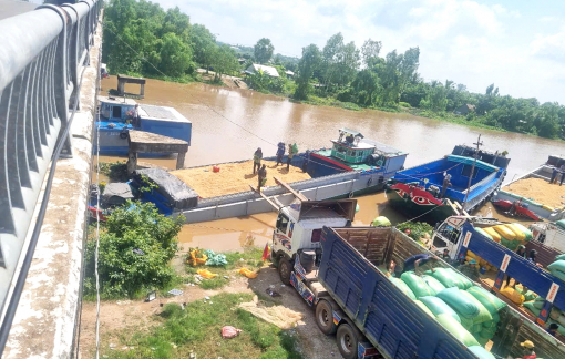 Lấn chiếm đất công, lập bến bãi trái phép ở vùng biên tỉnh An Giang