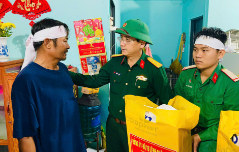 Chiến sĩ bộ đội bất lực chứng kiến hai em gái bị vùi lấp trong vụ sạt lở sườn đồi