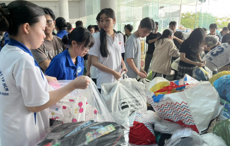 Gần 8.000 lượt sinh viên TPHCM chung tay chuẩn bị nhu yếu phẩm gửi người dân vùng lũ