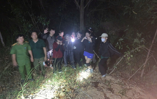 Cứu nhóm 9 người đi lạc trên núi Thị Vải