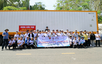 Nhóm thiện nguyện ở Cần Thơ vận động gần 100 tấn hàng hóa hỗ trợ bà con lũ lụt miền Trung