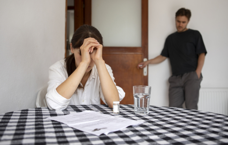 Nhất quyết ly hôn sau khi chứng kiến vợ quát mẹ