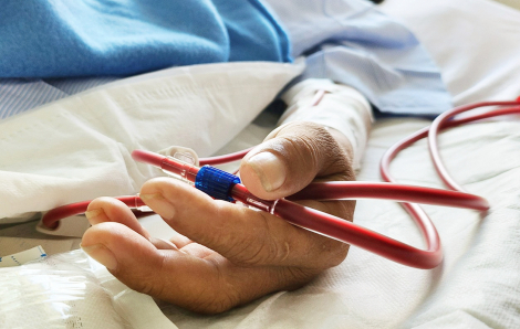 Suy thận âm thầm tấn công người trẻ: Không triệu chứng, khó phát hiện