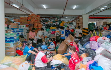 TPHCM đã phân phối 190,6 tỉ đồng và 2.960 tấn hàng hóa đến các tỉnh bị ảnh hưởng lũ lụt