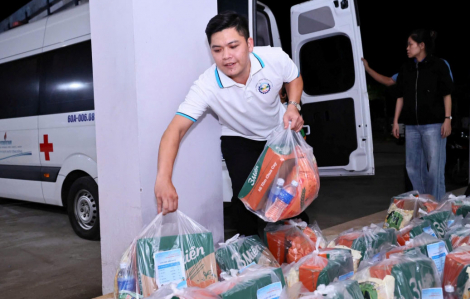 Hơn 100 bác sĩ Sở Y tế Đồng Nai khám bệnh cho người dân vùng lũ Đắk Lắk ngay trong đêm