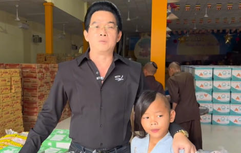 Nghệ sĩ Ngân Tuấn, Hồ Khắc Tùng, Hồng Loan cùng nhiều nhà hảo tâm hướng về miền Trung