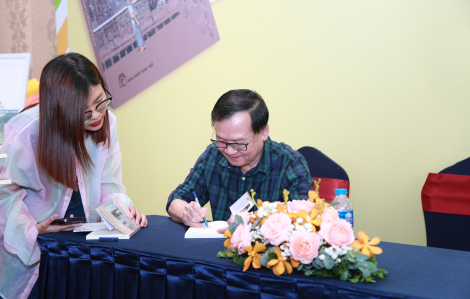 Nhà văn Nguyễn Nhật Ánh tặng nhuận bút cho đồng bào vùng lũ