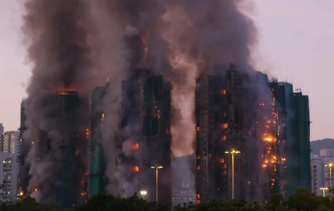 Nóng: Cháy nhiều tòa nhà cao tầng ở Hồng Kông, ít nhất 4 người không qua khỏi