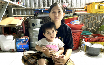 Đôi vợ chồng trẻ nuôi hy vọng níu giữ ánh sáng cho con