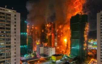 Thảm cảnh kinh hoàng sau 20 giờ cháy chung cư ở Hồng Kông