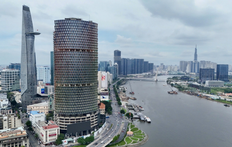 Tòa nhà được ốp 'vảy rồng' giữa trung tâm thành phố đang dùng làm bãi giữ xe