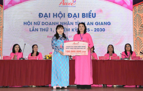 Nữ doanh nhân tỉnh An Giang chung tay hỗ trợ đồng bào bị lũ lụt, người nghèo