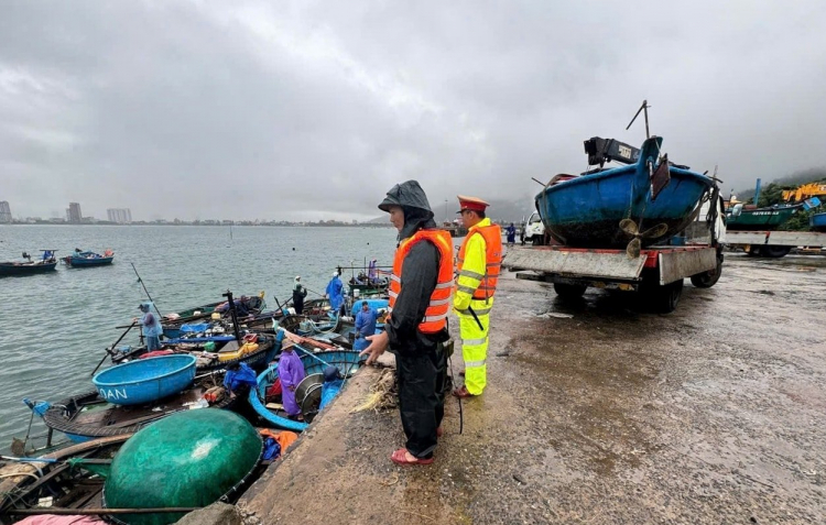 Đà Nẵng khẩn trương triển khai biện pháp ứng phó bão số 15