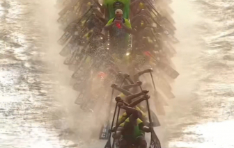 Cảnh tượng khó tin ở giải đua thuyền tại Ấn Độ