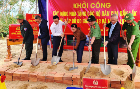 Bộ Công an khởi công xây nhà để người dân vùng lũ kịp có nhà đón tết