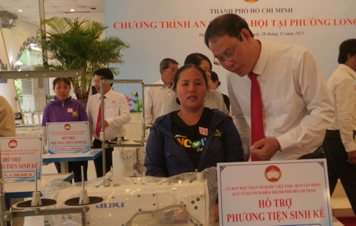 Mang niềm vui, hy vọng đến với người dân, phụ nữ khó khăn phường Long Bình