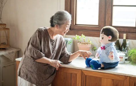 'Búp bê AI' giúp người già Hàn Quốc bớt cô đơn