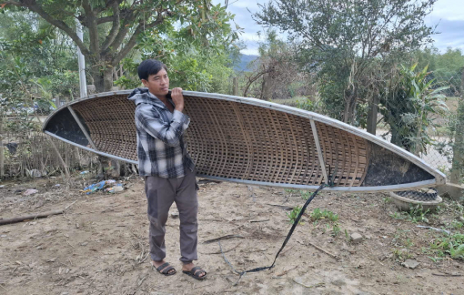 Cứu trợ nơi vẫn còn bị cô lập sau lũ