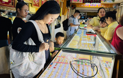 Giá vàng lập đỉnh mới, lên sát 155 triệu đồng/lượng