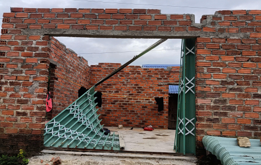 Gian nan vận chuyển hàng hóa đến 2 thôn vùng lũ ở Đắk Lắk