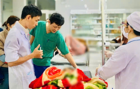 Bệnh viện Đa khoa tỉnh Quảng Ngãi cấp cứu 13 học sinh bị lật xe