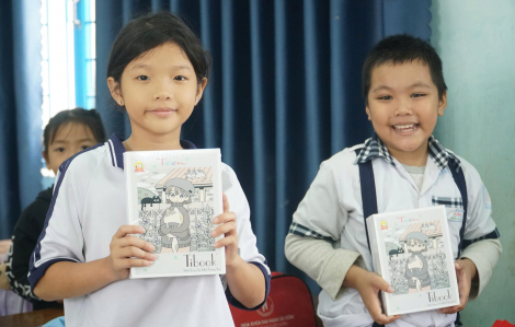 Hơn 36.000 cuốn tập và 200 triệu đồng hỗ trợ học sinh, người dân vùng lũ Nam Trung Bộ