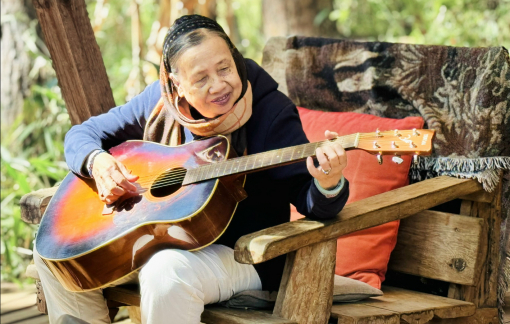 Tuổi 80 với đàn guitar, thiền và vẽ