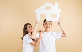 Gánh nợ mua nhà, chồng “cấm vận” mọi niềm vui của vợ