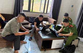 Công an triệu tập người đàn ông xích con gái trong phòng