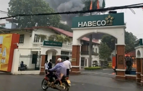 Bản tin tổng hợp ngày 1/12: Cháy lớn tại nhà máy bia ở Hà Nội; Bão số 15 di chuyển chậm, hướng vào đâu?