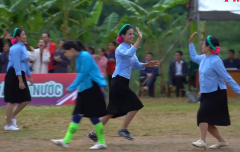 Khi chị em dân tộc thiểu số ra sân