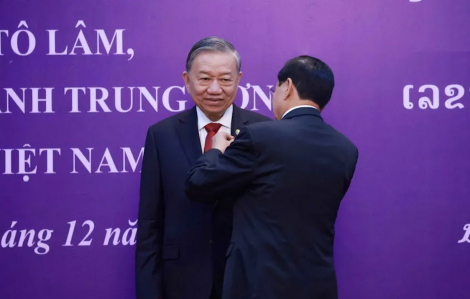 Tổng bí thư Tô Lâm nhận Huân chương Vàng quốc gia của Lào