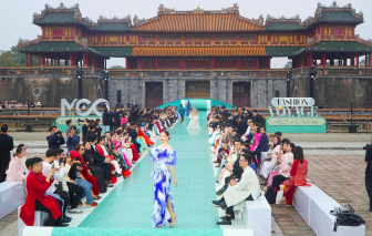 Show thời trang khởi động Hoa hậu Hoàn vũ 2025